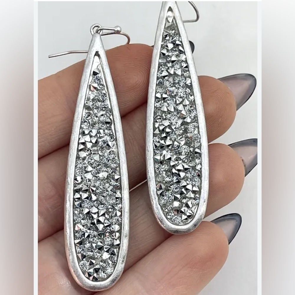 Riah Fashion Silver Glitter Stone Teardrop Dangle Earrings New